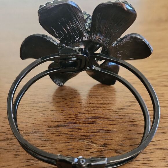 Silver and Black Floral Bracelet with Sparkling Crystals - Picture 6 of 7